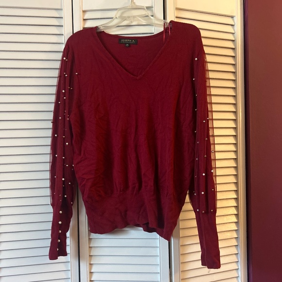 Holiday Sweater - Picture 1 of 3